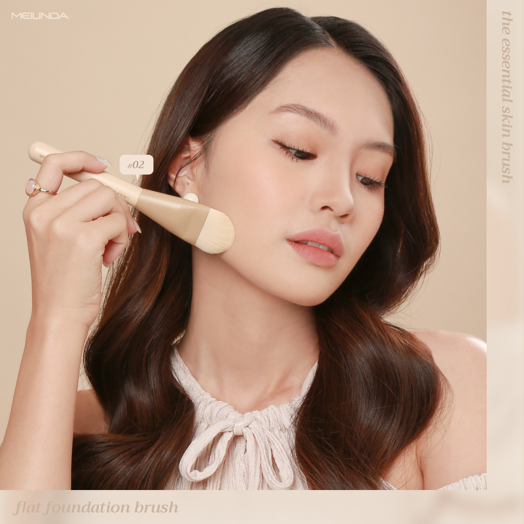 flat foundation brush No. 02 ( แปรงลงรองพื้นแบบปลายแบน )